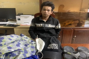 Nam thanh niên dùng dao cướp tài sản tại quán tạp hoá