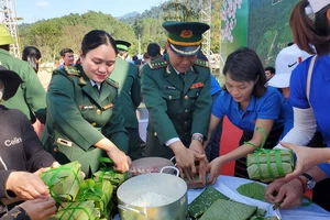 Mang "Xuân Biên phòng" đến với bà con biên giới Quảng Bình