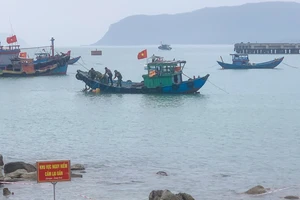 Phát hiện quả bom nặng hơn 2 tạ khi đang đánh cá trên biển