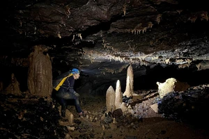 Phát hiện 22 hang động mới dài gần 12km ở Quảng Bình