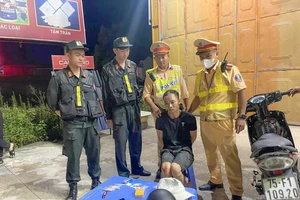 Nam thanh niên vận chuyển ma tuý vứt xe bỏ chạy khi gặp công an