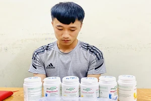 Mang gần 3.000 viên ma tuý đi giao thì bị bắt