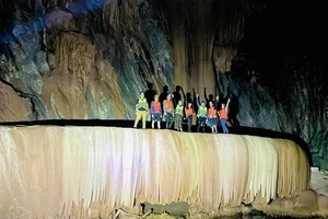 Quảng Bình chấn chỉnh vụ giẫm đạp lên thạch nhũ hang Sơn Nữ