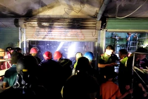 Quảng Bình: Cháy nhiều ki-ốt ở chợ Ba Đồn gây thiệt hại lớn