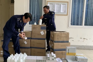 Xe chở gần 2.000 sản phẩm nhuộm tóc, phụ kiện máy tính... bị bắt tại Quảng Bình