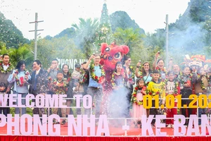 Phong Nha-Kẻ Bàng đón những vị khách đầu tiên đến ‘xông đất’ năm 2024