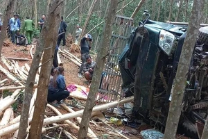 Xe chở keo bị lật, 1 người tử vong