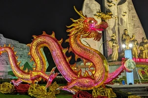 Chiêm ngưỡng cặp linh vật rồng "song long chầu ngọc' ở Quảng Bình