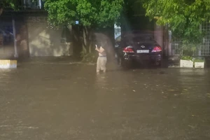 Quảng Bình hạ nhiệt sau 'cơn mưa vàng' kéo dài gần 2 giờ đồng hồ