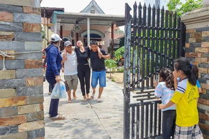 Mong có 'phép màu' cho 10 ngư dân đang mất tích