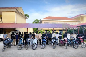 Quảng Bình: 24 thanh thiếu niên cầm hung khí náo loạn đường phố