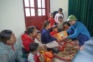 Người dân Quảng Bình thở phào khi bão số 4 suy yếu