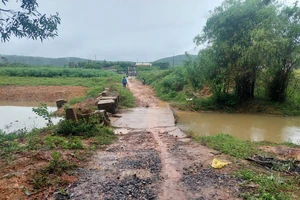 Rơi xuống khe nước trước nhà, nữ sinh lớp 6 tử vong thương tâm