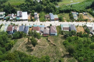 40 hộ dân ở Quảng Bình thấp thỏm nằm dưới khu đồi có nguy cơ sạt lở 