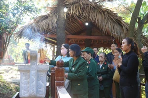 An táng phu nhân Đại tướng Võ Nguyên Giáp ở Vũng Chùa-Đảo Yến