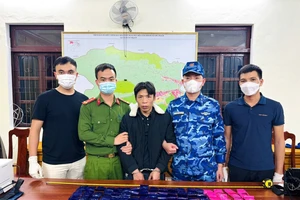 Đang chờ giao gần 2 kg ma túy thì bị bắt quả tang