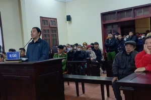 4 cú đấm, 1 cú đạp khiến cả 2 gia đình đớn đau, khổ sở