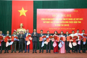 Quảng Bình trao quyết định bổ nhiệm cho các giám đốc sở mới sau khi sáp nhập