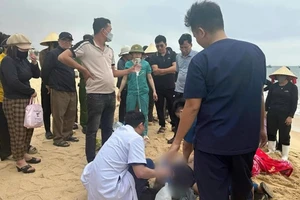 Ôm can nhựa bơi từ nơi neo tàu vào bờ, một ngư dân tử vong