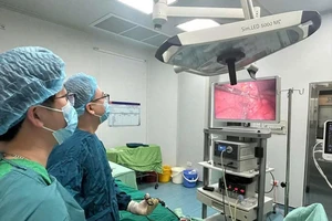 Người đàn ông bị thủng bụng sau khi nghe tiếng 'bụp'