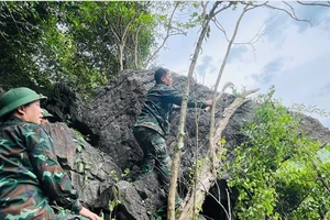 Quảng Bình cho nổ khối đá gần 30 tấn ở lưng chừng núi có nguy cơ sạt lở 
