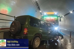 Ô tô con đối đầu xe khách trong hầm Đèo Ngang, 2 người tử vong tại chỗ