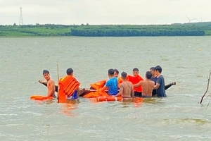 Đánh bắt cá bị lật thuyền, 1 người ở Quảng Trị bị đuối nước