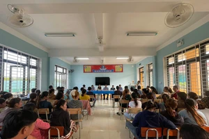 Tạm đình chỉ công tác nữ phó hiệu trưởng ở Quảng Trị, 75 học sinh trở lại lớp học