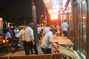 Clip: Quận 3 dọn dẹp vỉa hè đường Trường Sa, Hoàng Sa