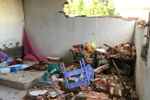 Hiện trường vụ hơn 20 người đập phá 5 phòng trọ