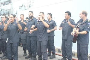 Cận cảnh tàu hộ vệ tên lửa Hoàng gia New Zealand