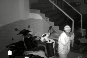 Clip: Trộm táo tợn đột nhập khu nhà ở tập thể quân đội