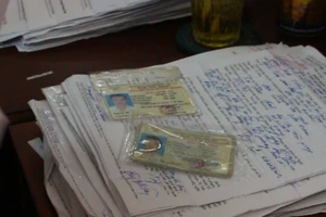 Clip: Hàng chục ngàn GPLX bị người vi phạm bỏ lại