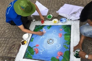 Clip: Vẽ tranh 3D lên nắp cống ở TP.HCM