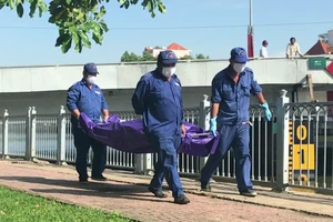 Clip: Vớt thi thể phụ nữ 35 tuổi trên kênh Nhiêu Lộc