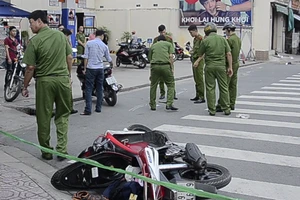 Clip: Hiện trường vụ hai thanh niên đâm chém như phim