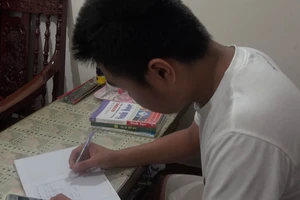 Clip: Học sinh khối 9 tất bật ôn thi vào lớp 10