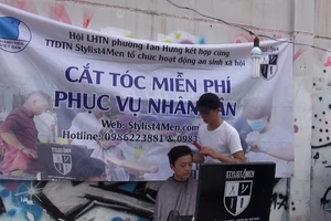 Tiệm cắt tóc 0 đồng phục vụ miễn phí người nghèo