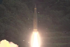 Clip: Hàn Quốc diễn tập nã tên lửa Triều Tiên