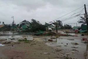 Thị xã Cửa Lò tan hoang sau bão số 10