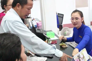 Ngày đầu tiên bán vé tàu Tết Mậu Tuất 2018