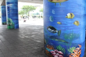 Gầm cầu Rồng và kè biển thành nơi triển lãm tranh 3D