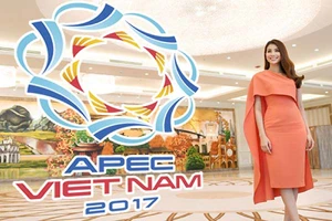 Phạm Hương rạng rỡ quảng bá du lịch Đà Nẵng dịp APEC