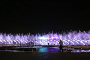 Clip: Háo hức xem biễu diễn nhạc nước 3 triệu USD