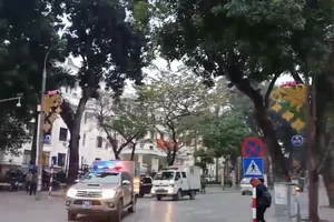 Xe chở ông Thăng và đồng phạm đến tòa nghe tuyên án