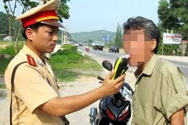 Người vi phạm giao thông phải trả phí xét nghiệm nồng độ cồn