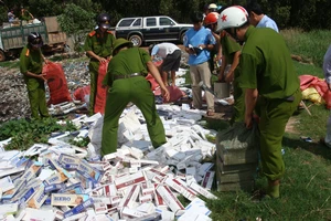 Công an Tây Ninh liên tiếp bắt buôn lậu từ Campuchia về