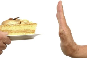 5 bí quyết không tăng cân mùa tiệc tùng