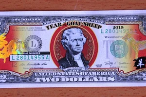Tờ 2 USD hình dê mạ vàng đang gây sốt