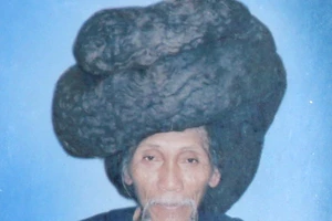 Mái tóc dài 6,8 m của người quá cố được hỏi mua giá 50 triệu